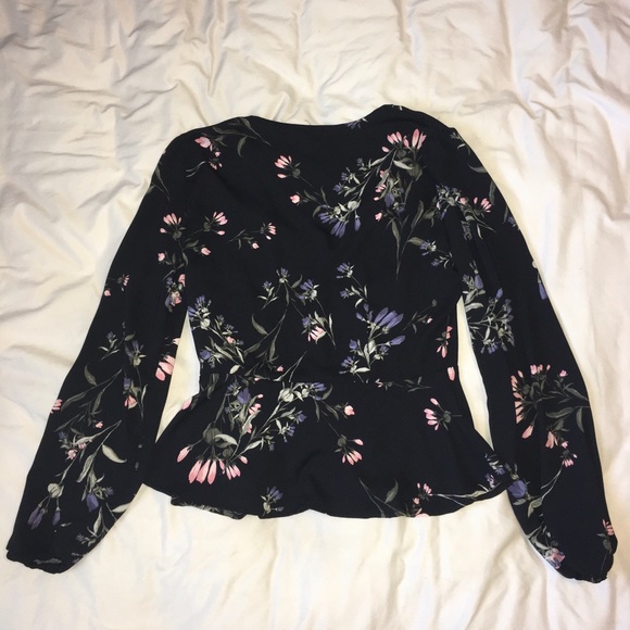 Dynamite wrap blouse - Picture 2 of 4